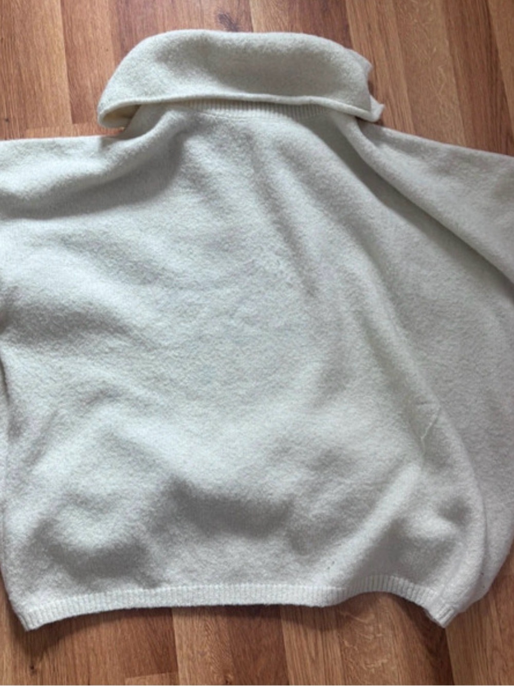 Women’s turtle neck short sleeve sweater